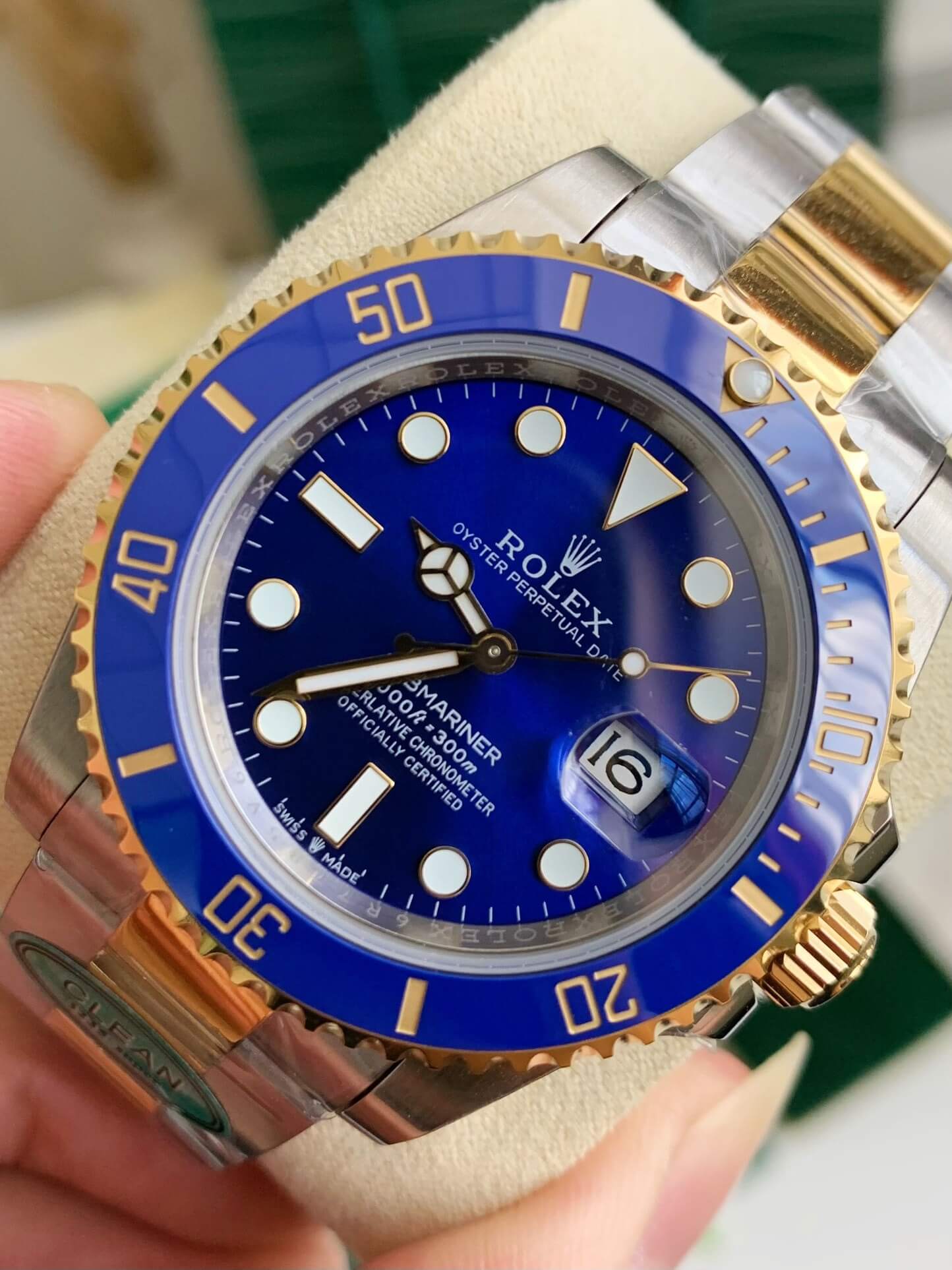 Rolex Submariner Date Ref. 126613LB – Yellow Rolesor, Royal Blue Dial
