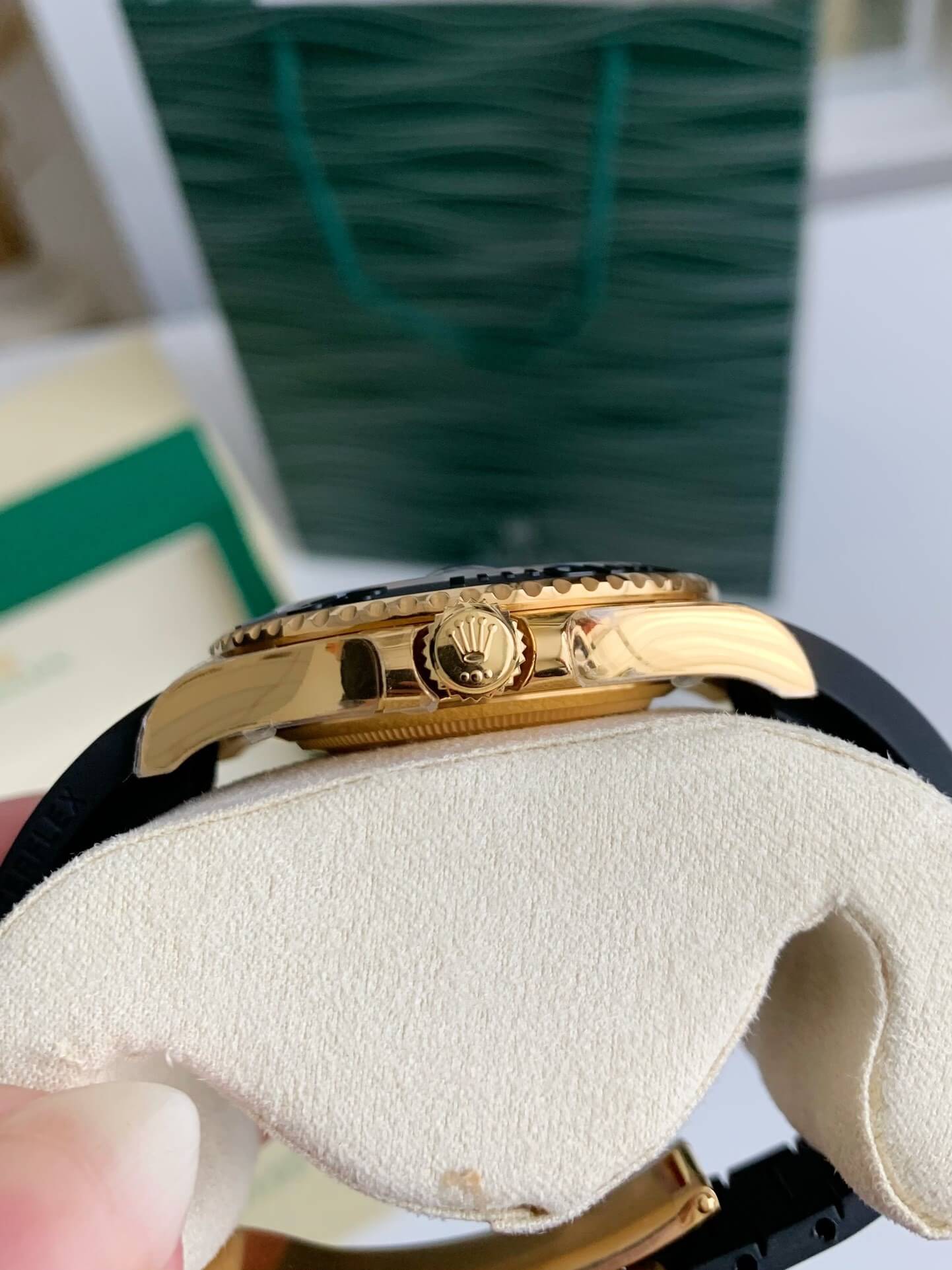 Rolex Yacht-Master 42 Ref. 226658 – 18ct Yellow Gold, Black Dial, Oysterflex Bracelet