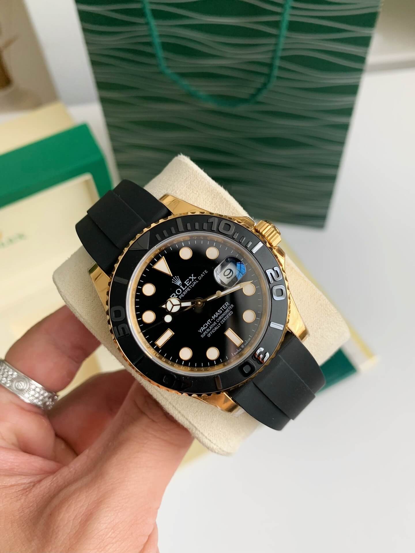 Rolex Yacht-Master 42 Ref. 226658 – 18ct Yellow Gold, Black Dial, Oysterflex Bracelet