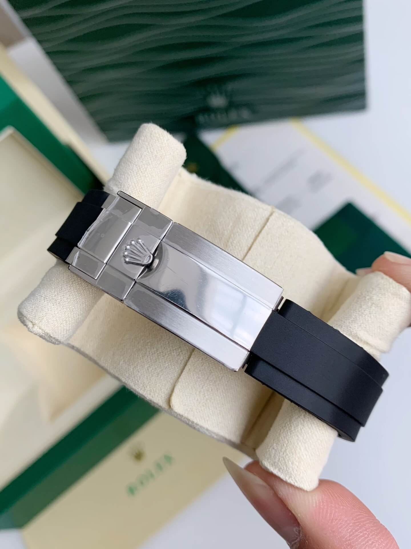 Rolex Yacht-Master 42 Ref. 226659 – 18ct White Gold, Black Dial, Oysterflex Bracelet