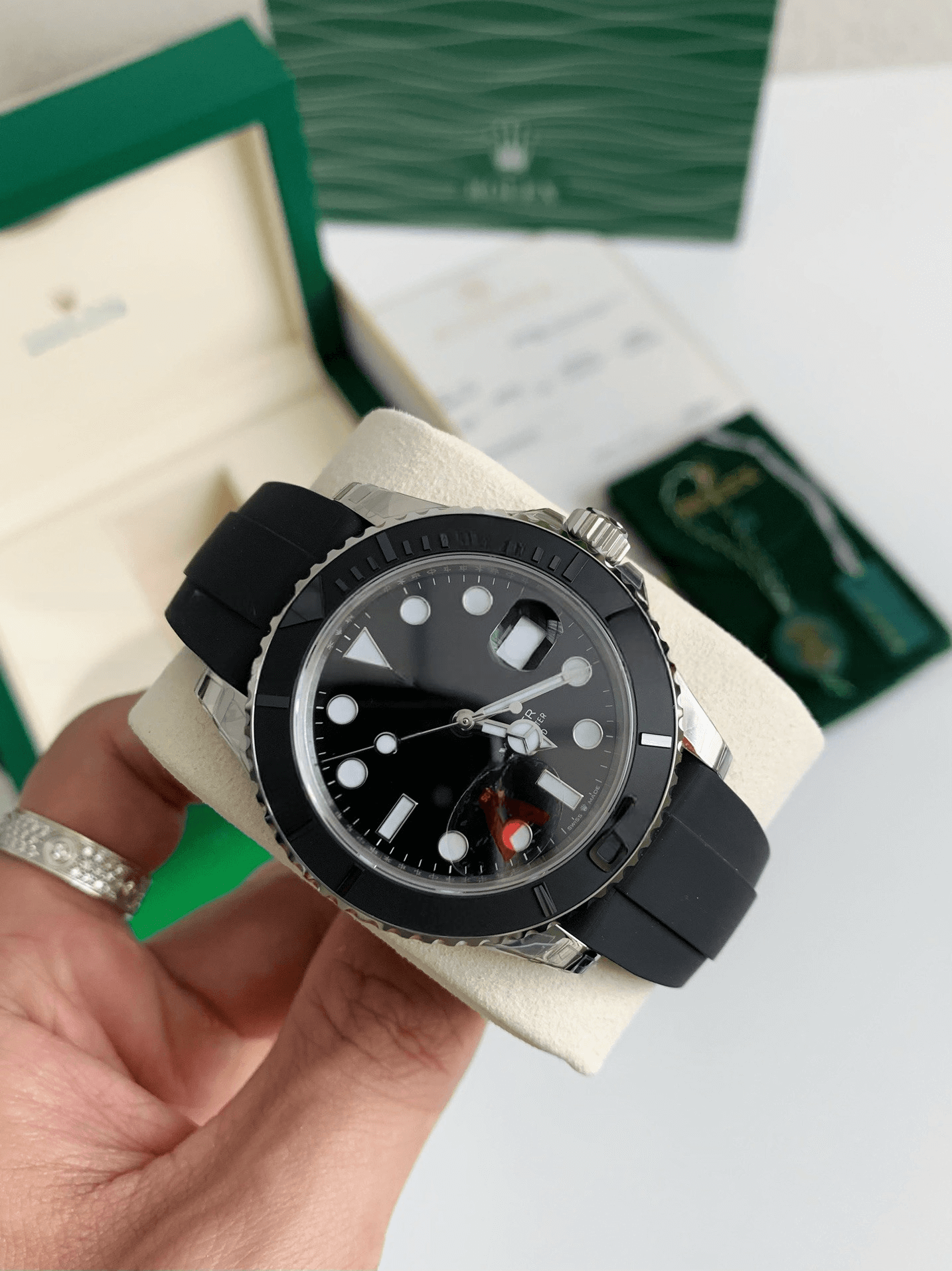 Rolex Yacht-Master 42 Ref. 226659 – 18ct White Gold, Black Dial, Oysterflex Bracelet