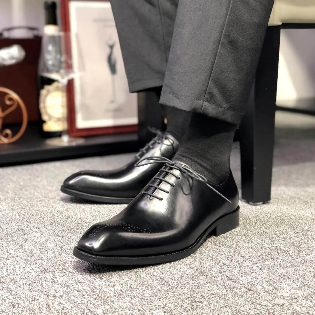 Schwarze Wholecut-Oxford-Schuhe von Metro