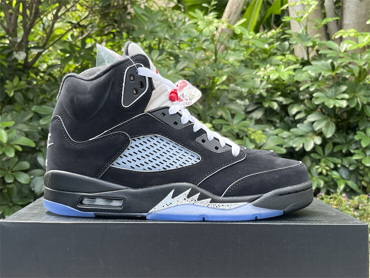 Air Jordan 5 Retro "Black Metallic" Sneaker