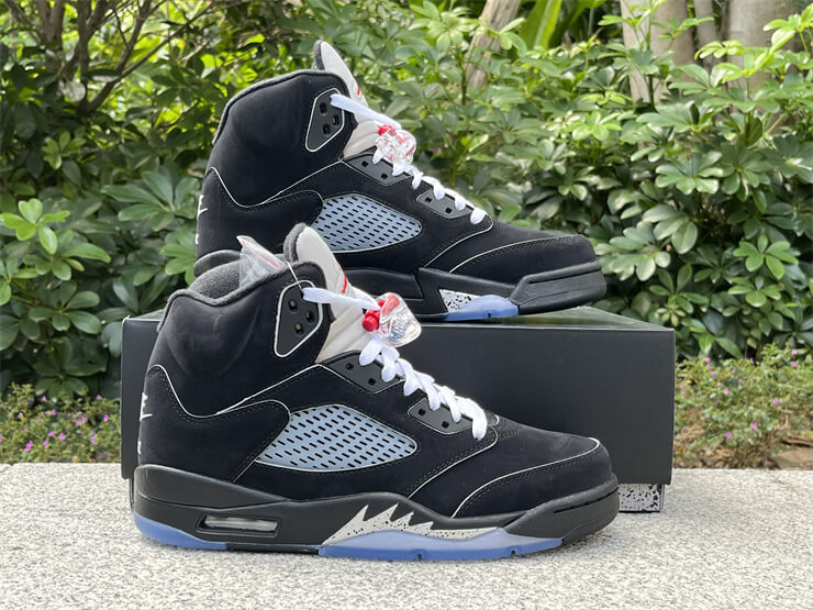 Air Jordan 5 Retro "Black Metallic" Sneaker