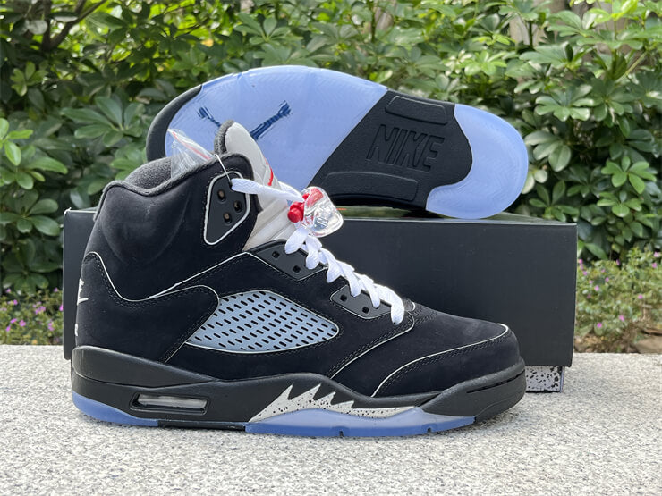 Air Jordan 5 Retro "Black Metallic" Sneaker