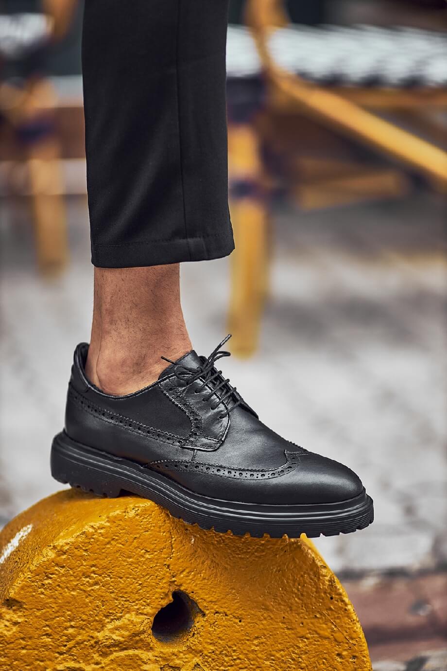 Verbessern Sie Ihren Stil mit schwarzen Brogue Derby Schuhen HolloShoe Fruhjahr Sommer Kollektion Hollo Shoe