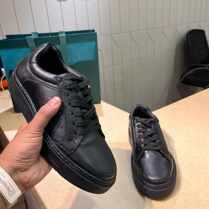 Metro Black Sneakers