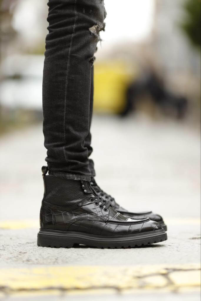 Black WINGTIP LEATHER BOOTS 7 Black WINGTIP LEATHER BOOTS 7