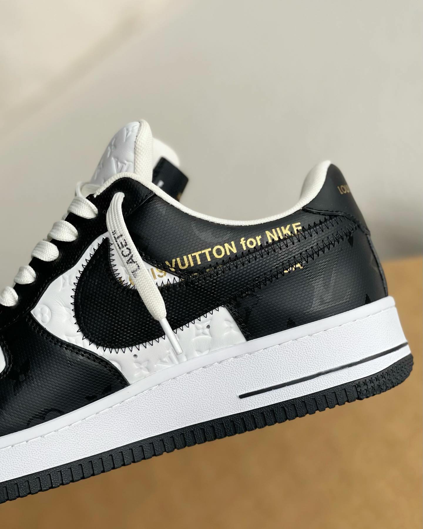 Black louis vuitton air force 1 deals