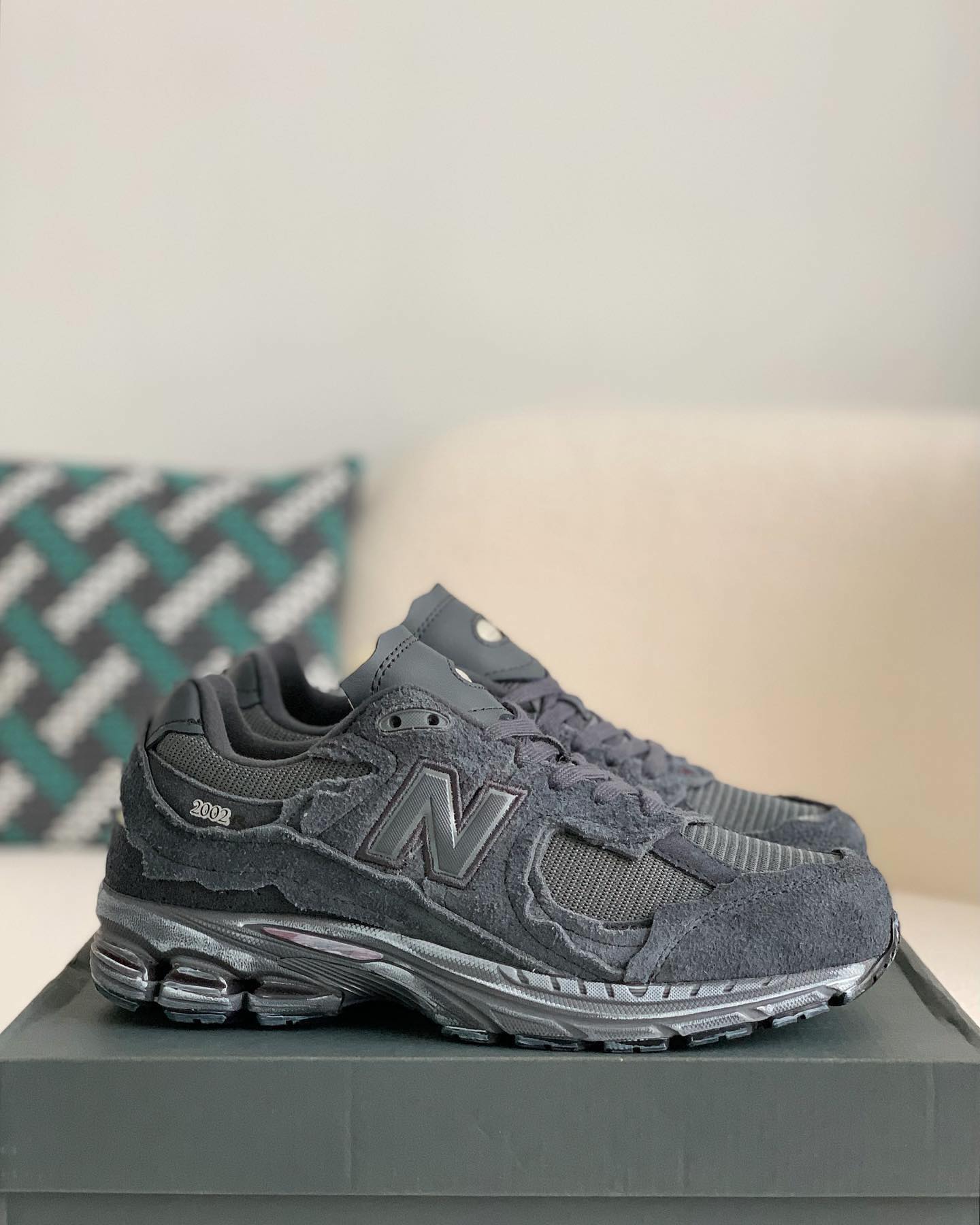 New Balance 2002R Sneakers