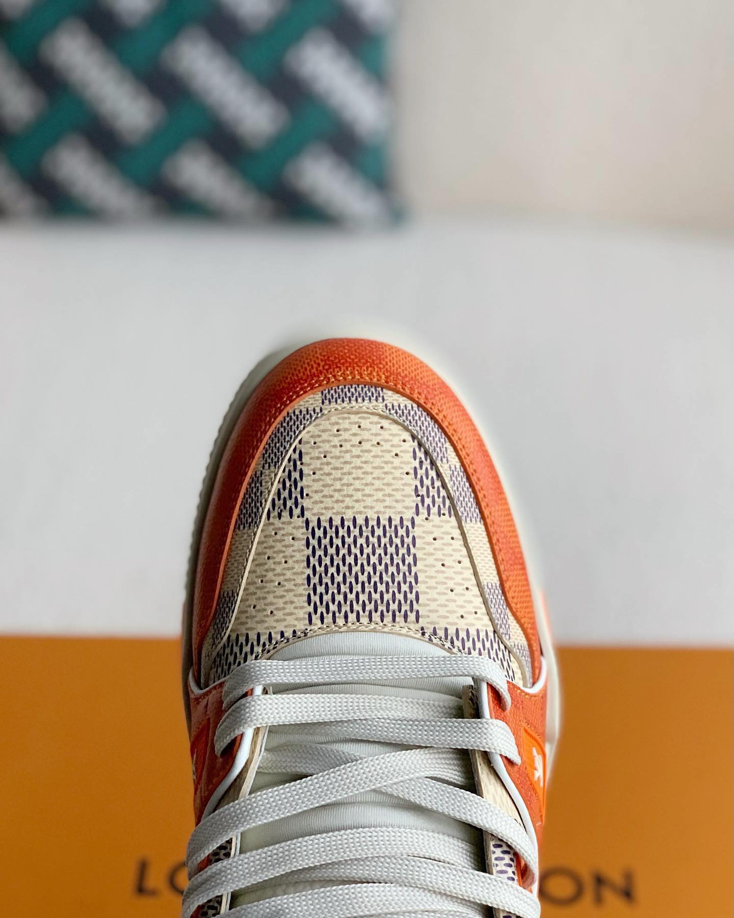 Louis Vuitton Trainer Damier Weiß Orange