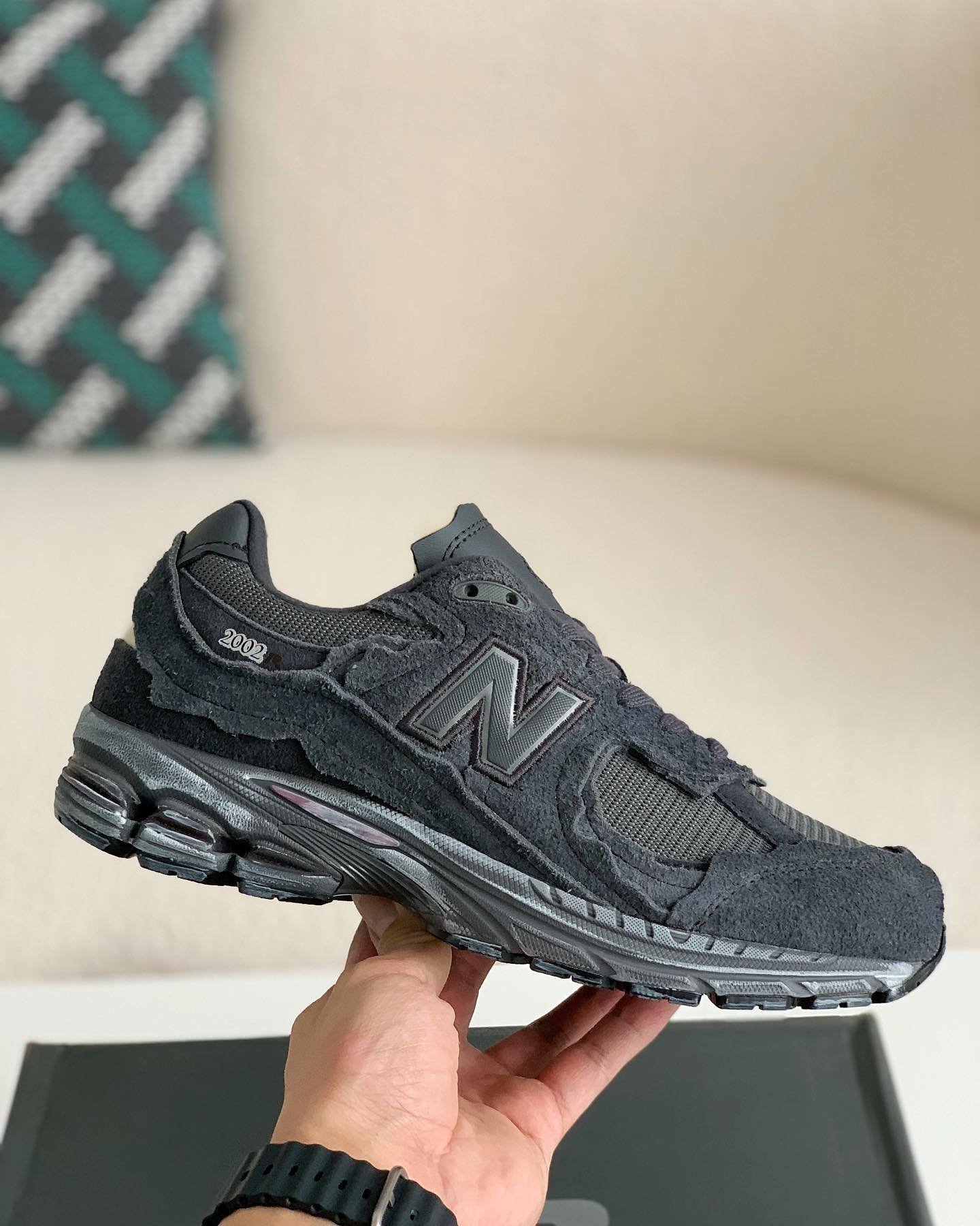 New Balance 2002R Sneakers