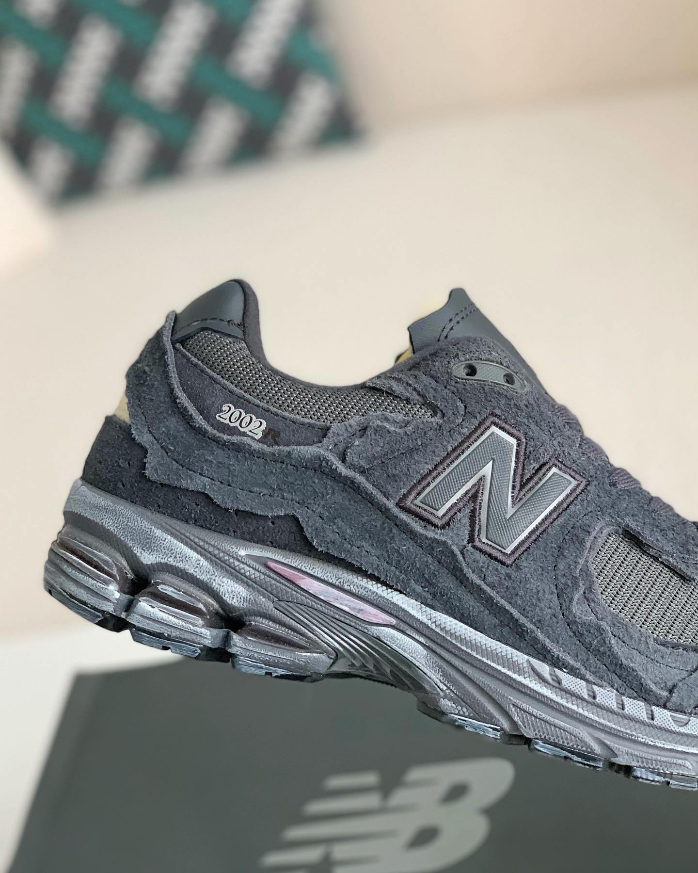 New Balance 2002R Sneakers