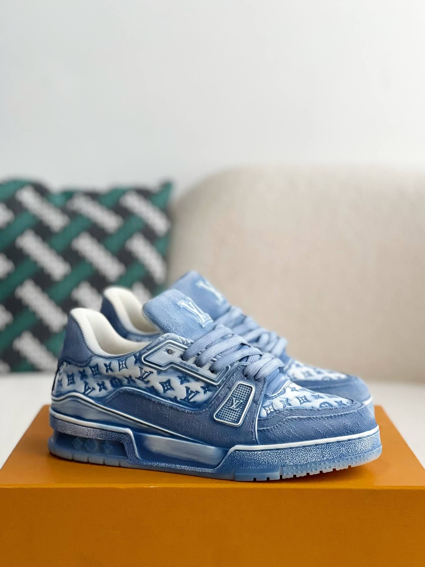 Louis Vuitton – LV Trainer – Sneaker in Denim-Blau mit Monogramm