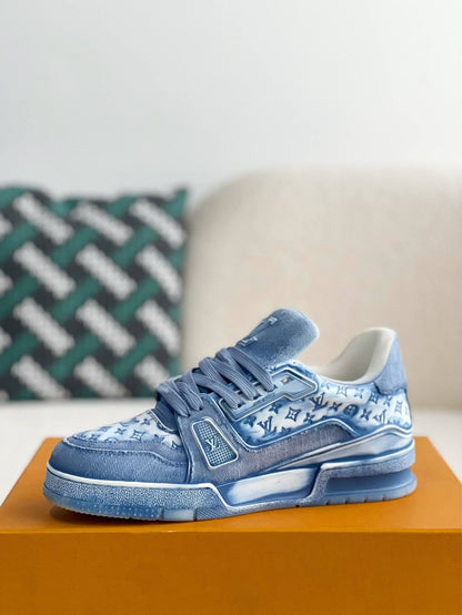 Louis Vuitton – LV Trainer – Sneaker in Denim-Blau mit Monogramm