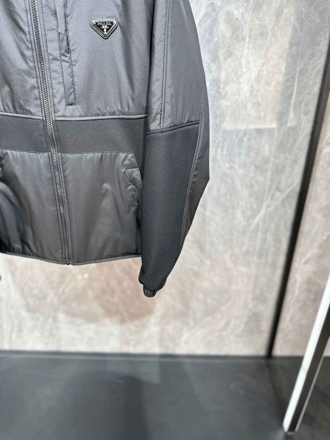 Prada Air Layer Blousonjacke mit Kapuze