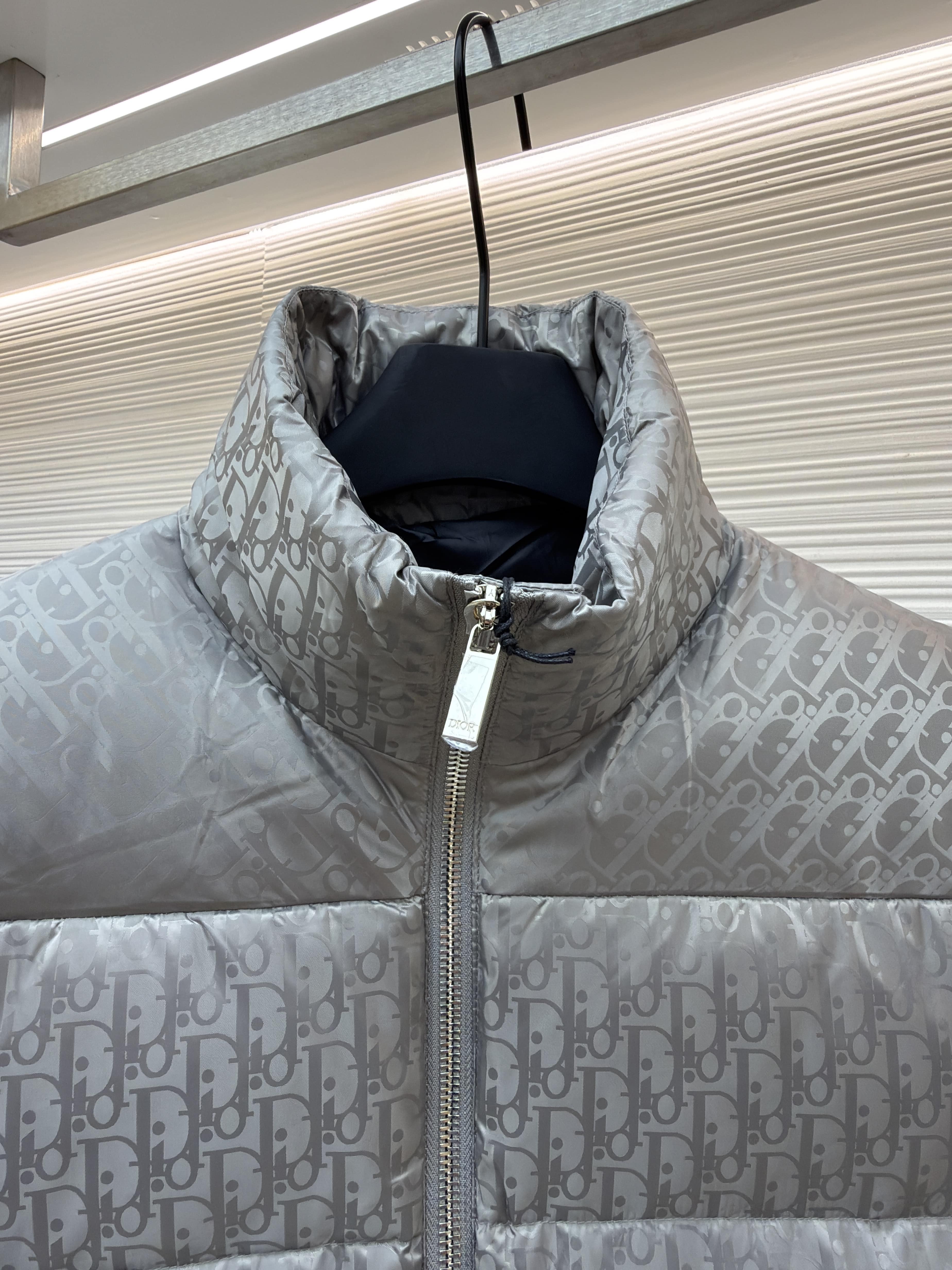 Dior Oblique Grey Technical Jacquard Down Vest – HolloShoe