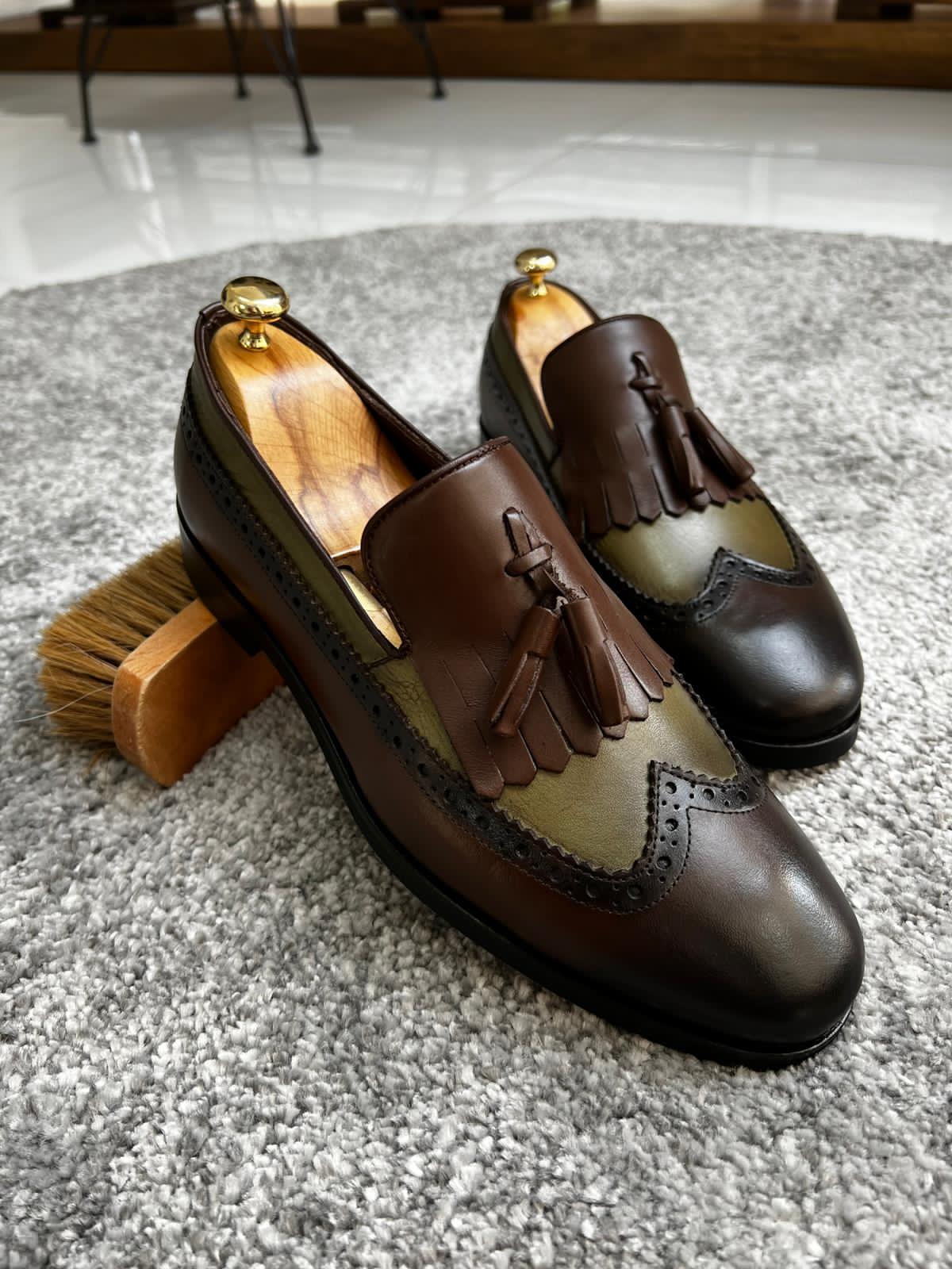 HolloShoe's brown and khaki tassel loafers, featuring 100% leather and neo-lite soles.